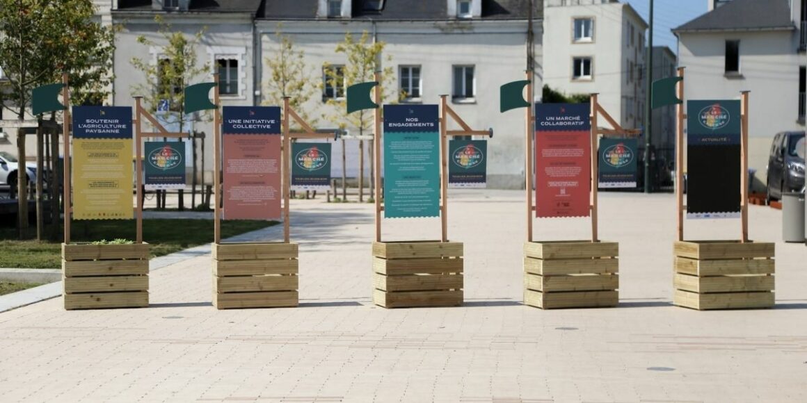 Affichages marché de la caserne