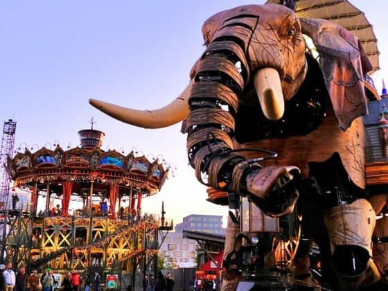 L'éléphant, le Carrousel des mondes marins et La Grue Jaune